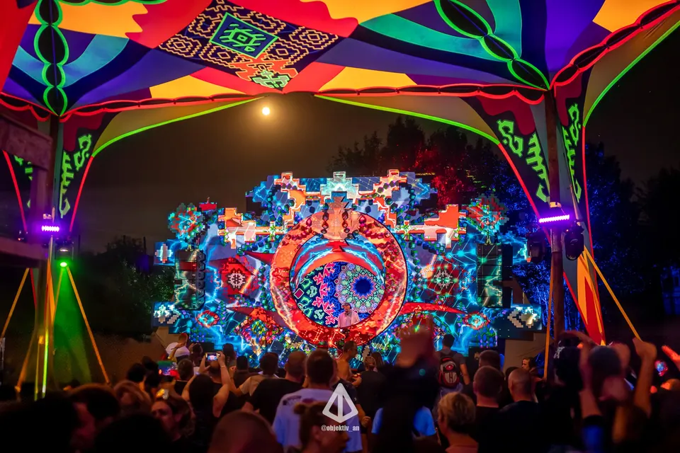 The KOLO stage with its UV mandala at night