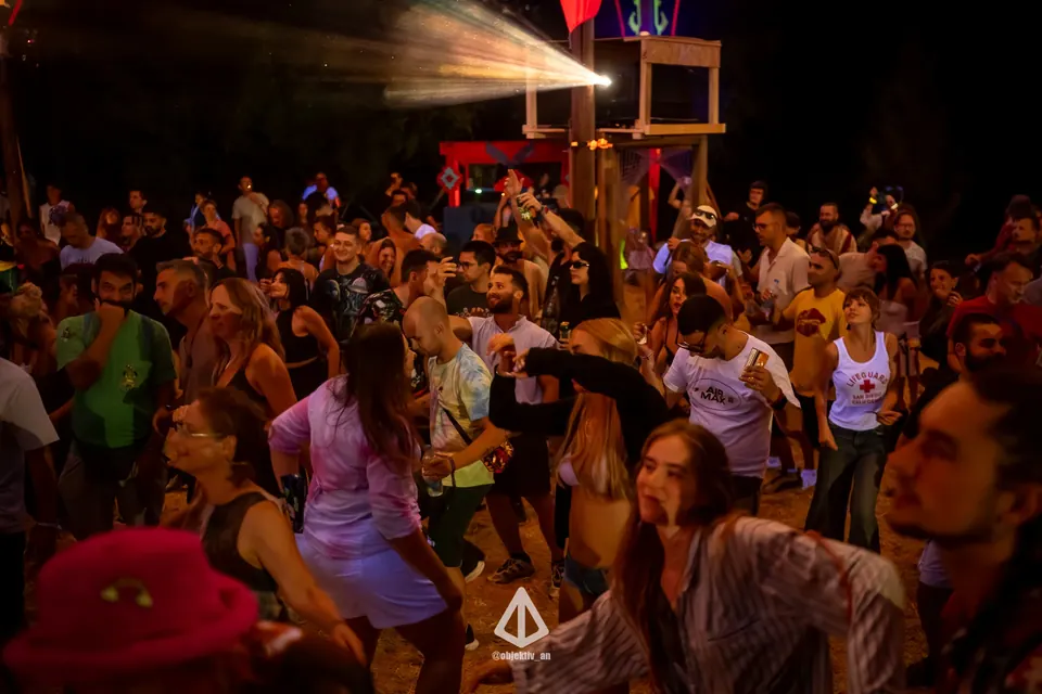 A crowd dancing at night at the KOLO stage