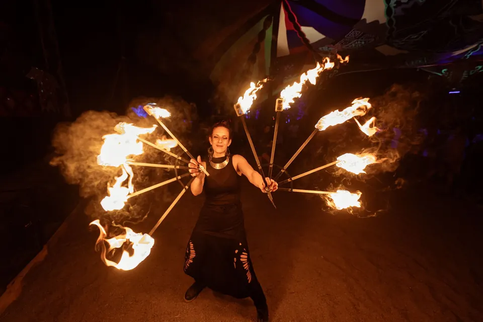 A fire fan spin at night