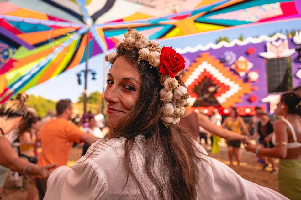 A woman with a flower crown in the kolo