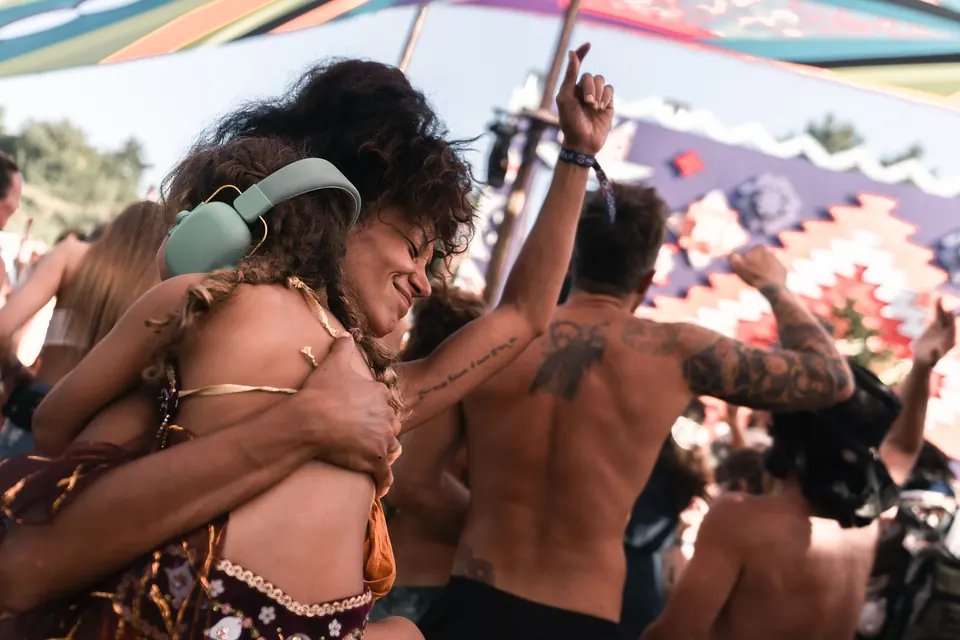 Laughter and hugs on the KOLO dancefloor