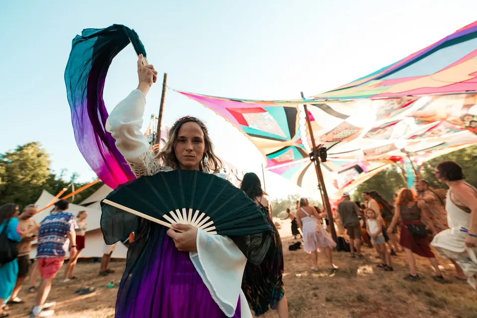 A fan and silk dance under the KOLO canopy