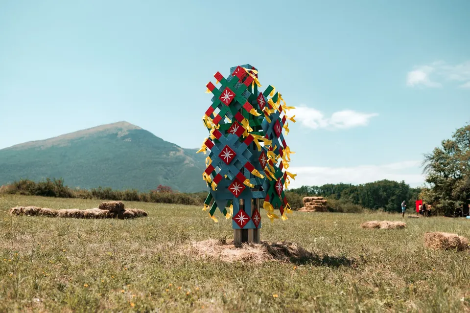 The ornament tree installation in the meadow