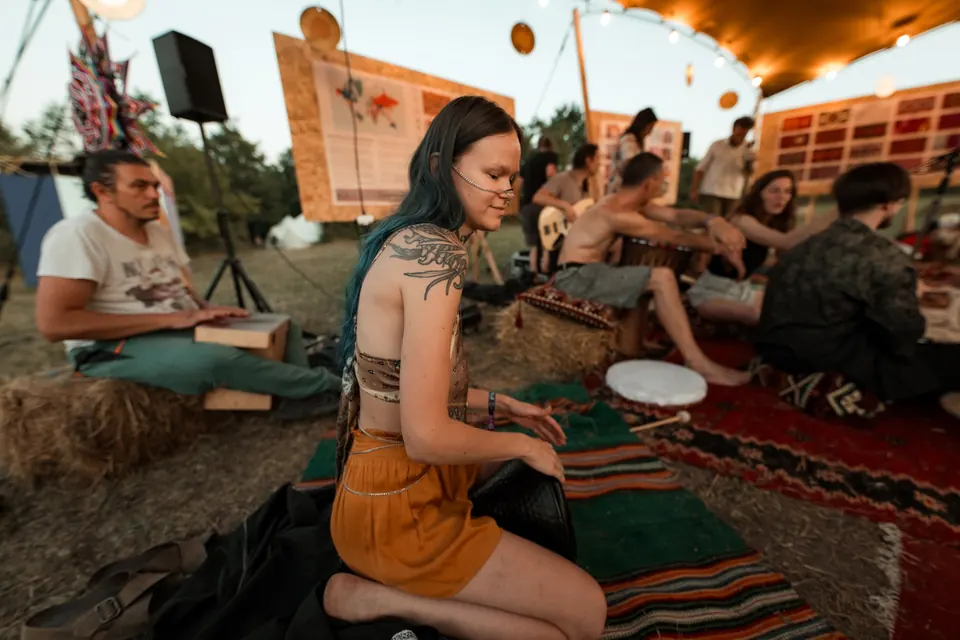 Listening on rugs at VRELO in the evening
