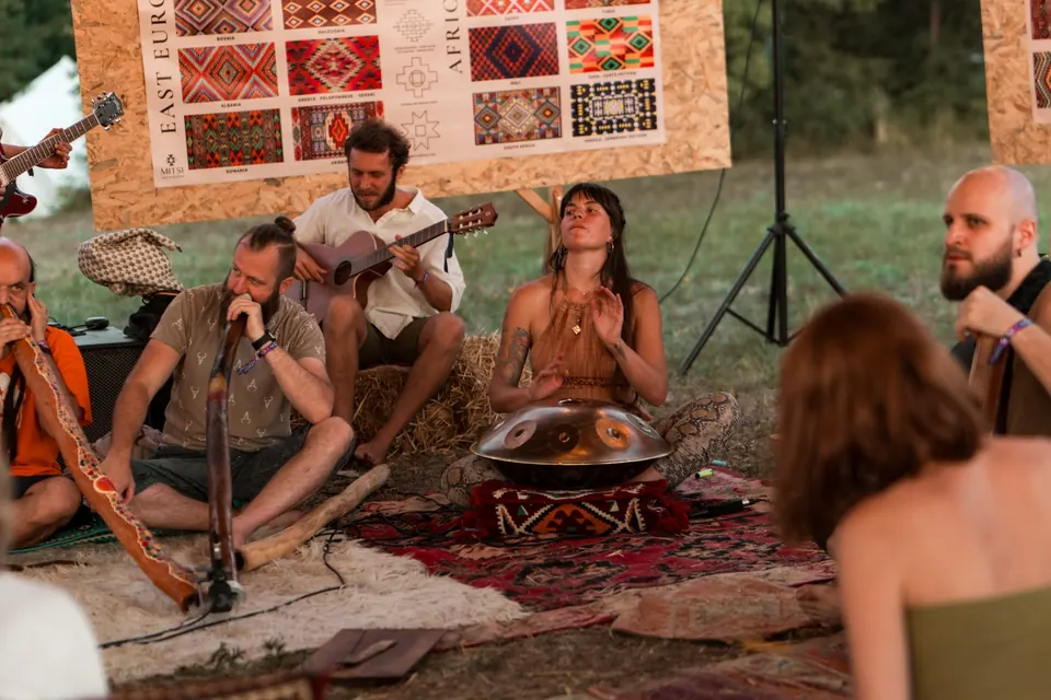 Musicians with a handpan and guitars at the VRELO jam